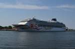 Die 260 Meter lange  Norwegian Sun  der Norwegian Cruise Lines an Pier 7 des Warnemünder Cruise Centers.