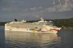Die  Norwegian Jewel  am 23.01.2014 vor Roatan/ Honduras aufgenommen an Bord der Costa  Luminosa 