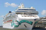 Die Norwegian Jade IMO-Nummer:9304057 Flagge:Bahamas Länge:294.0m Breite:32.0m Baujahr:2006 Bauwerft:Meyer Werft,Papenburg Deutschland festgemacht am Cruise Center Hamburg Altona am 04.06.17