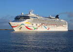 Die 295 Meter lange Norwegian Dawn am 03.06.2025 in Warnemünde. 