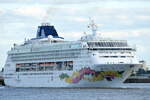 Die NORWEGIAN SKY IMO-Nummer:9128532 Flagge:Bahamas L�nge:259.0m Breite:32.0m Baujahr:1999 Bauwerft:Bremer Vulkan Werft,Vegesack Deutschland auslaufend aus Hamburg von der Gro�en Elbstra�e aufgenommen