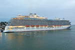 Kreuzfahrtschiff 'Royal Princess', IMO 9584712, von Princess Cruises am Kai in Portland, Maine.