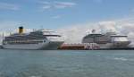 Die Costa Fortuna und die Adventure of the Seas,  zwei Kreuzfahrtriesen in Le Havre am Cruise-Terminal.