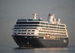 Die Azamara Journey der Reederei Azamara Club Cruises, einer Tochtergesellschaft von Royal Caribbean Cruises auf ihrem Seeweg von Amsterdam nach Helsinki beim Einlaufen in Warnemünde.03.08.2019