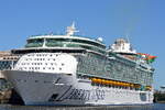 Die LIBERTY OF THE SEAS ,Kreuzfahrtschiff, IMO-Nummer:9330032 Flagge:Bahamas L�nge:339.0m Breite:39.0m Baujahr:2007 Bauwerft:Meyer Turku,Turku Finnland am Cruise Center Hamburg HafenCity am 23.06.26