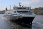 Die 2014 bei der FSG in Flensburg gebaute LOCH SEAFORTH (IMO 9665437) legt am 01.05.2017 in Stornoway für die Überfahrt nach Ullapool ab. Sie ist 116,16 m lang und 18,40 m breit, hat eine GT/BRZ von 8.680 und bietet 143 PKW und 700 Passagieren Platz. Heimathafen ist Glasgow (Vereinigtes Königreich).