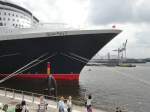 QUEEN MARY 2 am 5.8.2011 in Hamburg am Kreuzfahrtterminal Hafencity