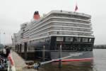 QUEEN ELIZABETH  (IMO 9477438) am 29.4.2012, Hamburg, Cruise Center /   Kreuzfahrtschiff / Cunard Line (gehrt zu Carnival, Miami, USA), Heimathafen: Hamilton, Flagge: Bermuda /   La 294 m, B 32 m,