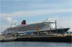 Die Queen Mary 2, das größte Kreuzfahrschiff der Welt, am 23.