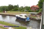 Motorjacht BLUE MARLIN MMSI= 244020459, luft in die Lbeck-Bssauer ELK-Schleuse ein... Aufgenommen: 30.5.2012