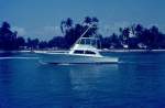 Ein Motorboot auf der Fahrt zum Fischen in Miami im April 1975 (Dia gescannt)