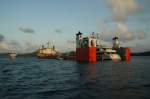 Ein Spezialschiff zum Transport von Yachten in Martinique.