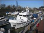 Der Yachthafen  Marina Düsseldorf  ist Teil des sogenannten MedienHafens in Düsseldorf. Hier kann man Yachten aller Art antreffen, große und kleine. (11.03.2007)