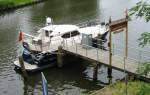 Motorjacht NORDLICHT, am Steg des Lübecker Motorboot Club (LMC) bei der Lachswehrinsel an der Trave... Aufgenommen: 3.6.2012