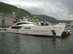 Yacht Lady M im Hafen von Bergen, Heimathafen Georgetown (25.06.2013)