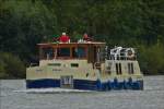 .Motorboot  Mümling  vom Typ Kormoran 1280, L 12.80 m; B 3,90 m, von Kuhnle Tours, wird von einem Dieselmotor angetrieben, bietet Platz für 9 Personen in 3 Kabinen, gesehen auf der Mosel nahe Oberbillig am 30.08.2014