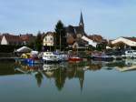 Boote im kleinen Hafen von Wittring am Saarkanal in Lothringen, 11.05.2015