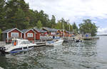Der Kleine Hafen in Alsvik auf der Insel Svartsö im Schärenhof von Stockholm.