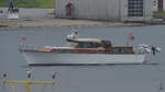 Eine norwegische Yacht in der Bucht Sømmevågen.