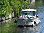 Die Yacht Elisabeth auf dem Landwehrkanal in Berlin.