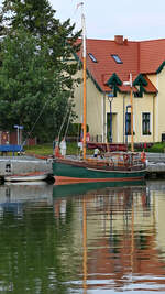 Der (ehemalige) Fischkutter MÖWE ist hier Mitte August 2021 in Wolgast zu sehen.