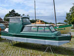 Das Motorboot TRABITANIC ist ein Eigenbau aus dem Jahr 1987 und Teil der Ausstellung im Luftfahrttechnischen Museum Rechlin. (August 2023)