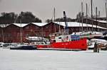 ein weiteres ehemaliges GST-Boot im Kanal auf dem Dnholm/Stralsund vor dem ehm. Pionierschif am 22.01.2010, gefhrt als Motorbarkasse  MB13 I/II  - Projekt 590