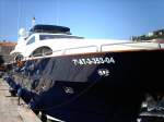 Yacht im Hafen von Budva in Montenegro