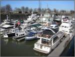 Der Yachthafen  Marina Dsseldorf  ist Teil des sogenannten MedienHafens in Dsseldorf. Hier kann man Yachten aller Art antreffen, groe und kleine. (11.03.2007)