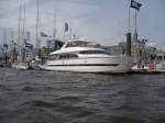 Ein Yachtschiff im Hamburger Hafen.(14.07.07)