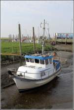 Mit der MUDDELGOOS scheint ein Hobbyfischer auf Krabbenfang zu gehen, denn ein Fischereikennzeichen fehlt. Hier liegt sie am 03.10.2014 bei Ebbe in Spieka-Neufeld. 