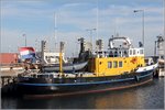 Die 1956 gebaute  Dr. Ir. de BLOCQ van KUFFELER  (ENI 02509565) war bis 1992 Dirketionsfahrzeug der niederländischen Rijkswaterstaat. Sie ist 20,43 m lang und 5,10 m breit. Sie ist unter der Registernummer 2552 im  Register Varend Erfgoed Nederland eingetragen. Hier liegt sie am 26.08.2016 im Hafen von Tejn (Bornholm).