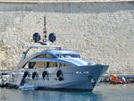 Eine der vielen Yachten im Hafen von Valletta.