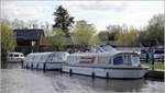 Mit derartigen Motorbooten/Hausbooten kann man die Norfolk Broads befahren. Diese liegen in Stalham. 03.05.2018