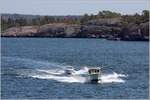 Zwei Motorboote sind zwischen den Åland-Inseln südlich Mariehamn unterwegs. 22.07.2018