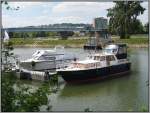 Zwei schne Yachten, aufgenommen bei einem kleinen Yachthafen in Koblenz am 07.05.2008.