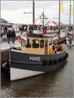 HANS diente in frheren Jahren als Hafenschlepper in Neuhaus an der Oste und wurde auch zum Schlickeggen eingesetzt. Heute fhrt die gut berholte HANS als Sportfahrzeug. Lnge: 9,50 m, Breite: 3,50 m, Tiefgang: 1,40 m. Gesehen am 28.08.2008 in Bremerhaven.