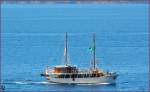 Adriakreuzfahrtschiff 'Madona' unterwegs vor Čaklje, in Hintergrund Insel Hvar.