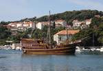 Die LAV, ein einem alten Segelschiff nachempfundenes Rundfahrt Boot, war am 16.5.2017 in der Bucht vor Dubrovnik unterwegs.
