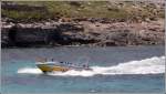 Mit diesem Motorboot kann man die Hhlen der Insel Comino (Malta) erkunden. Aufgenommen am 23.03.2009 in der Blauen Lagune von Comino. 