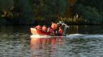 100 Jahre DLRG. Zu einem Bootskorso auf Havel und Spree treffen sich anllich der Feierlichkeiten ber 200 Boote mit ihren Besatzungen am 18./19.10.2013 in Berlin. Das Jubilum wird am 19.10.2013 in Berlin mit einem Festakt in der Orangerie des Schlo Charlottenburg, in Anwesenheit von Bundesprsident Gauck, gefeiert. Zugleich wird mit dem Korso gegen die deutschlandweite Schlieung von Schwimmbdern demonstriert. Jedes zweite Kind kann nach dem Verlassen der Grundschule noch nicht schwimmen. Im Bild das DLRG Rettungsboot  Seelterlound II . Der Bootsname stammt aus dem Saterfriesischen und heit  Saterland . Die Wasserretter kommen aus einer Gemeinde im Landkreis Cloppenburg, Niedersachsen. Foto:18.10.2013 