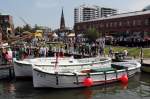 Das Brteboot HEL 12 MEEDLAND und das ehemalige Brteboot FRIEDA - jetzt mit einer Kajte versehen - lagen whrend der Sail 2015 Bremerhaven im Neuen Hafen. 13.08.2015