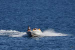 Ein Motorboot auf dem Roten Meer.