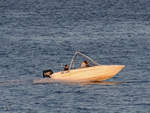 Ein Motorboot auf dem Roten Meer.