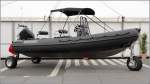 Sealegs, ein Amphibienfahrzeug mit einem RIB als Basis. Geschwindikgeit an Land bis zu 10 km/h und im Wasser bis zu 80 km/h. Das Fahrgestell wird im Wasser hochgeklappt. Bremerhaven, 01.06.2016.
