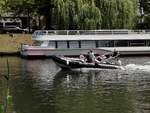 Schlauchboot lavamarine B BB482 auf der Spree in Berlin.