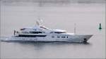 Die 2007 gebaute Megayacht AQUARIUS (frher: MY SHANTI) ist am 07.07.2011 auf der Weser Hhe Bremerhaven in Richtung Nordsee unterwegs. Sie ist 65 m lang, 11 m breit. Heimathafen ist George Town (Cayman Islands).