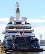Die Yacht Al Mirqab am 27.09.2013 in Bremerhaven, sie ist 133m lang, 20m breit und hat einen Tiefgang von 5,1m.