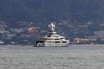 Die 75m Yacht  Cloudbreak  (Baujahr 2016 - Stahlbau Nord GmbH/Bremerhaven, Flagge Cayman Islands) IMO 1012763 am 21.Jänner 2024 in der Patong Bay.