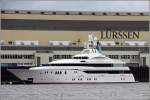 Die LADY KATHRYN V (IMO 1011068) wurde 2011 bei Lrssen gebaut. Sie ist 62 m lang und 12 m breit. Hier liegt sie am 12.05.2012 am Kai ihrer Bauwerft.